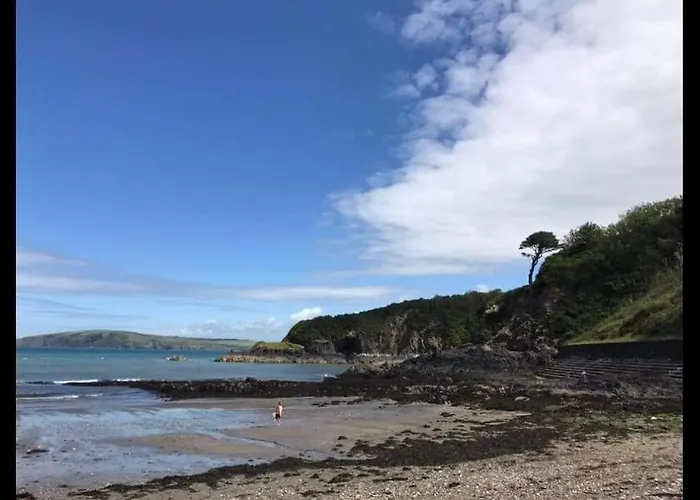 Crud Yr Awel, Dinas, Pembrokeshire
